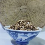 گرانولا شکلاتی برای صبحانه با جو دوسر، فندق و طعم کاکائویی